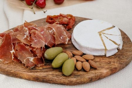 Jambon cru et fromages à pâte molle