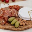 Jambon cru et fromages à pâte molle